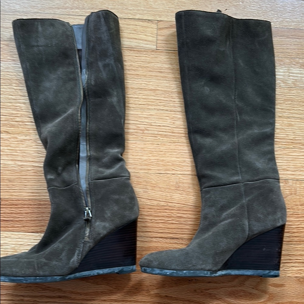 Women's Knee-High Wedge Boots - Gray